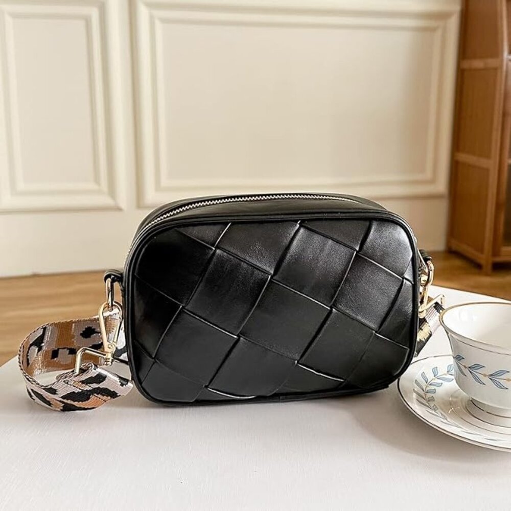 NEW/Never Used! Cute Faux Leather Purse w/Basketweave Design & Detachable Strap